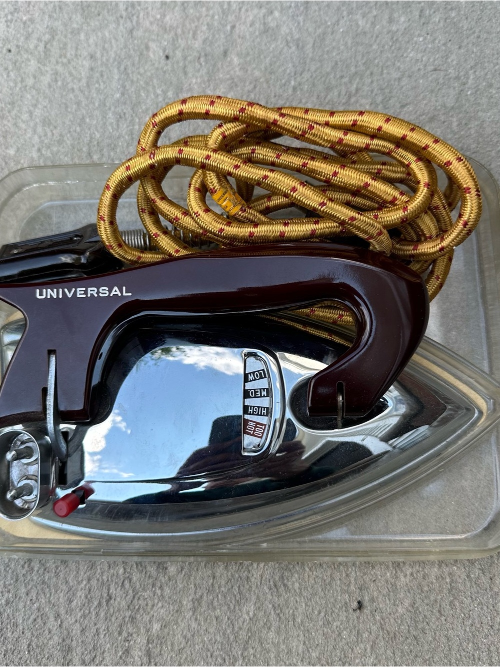 Universal Travel Iron EA-1630 1960’s Vintage Never Been Used